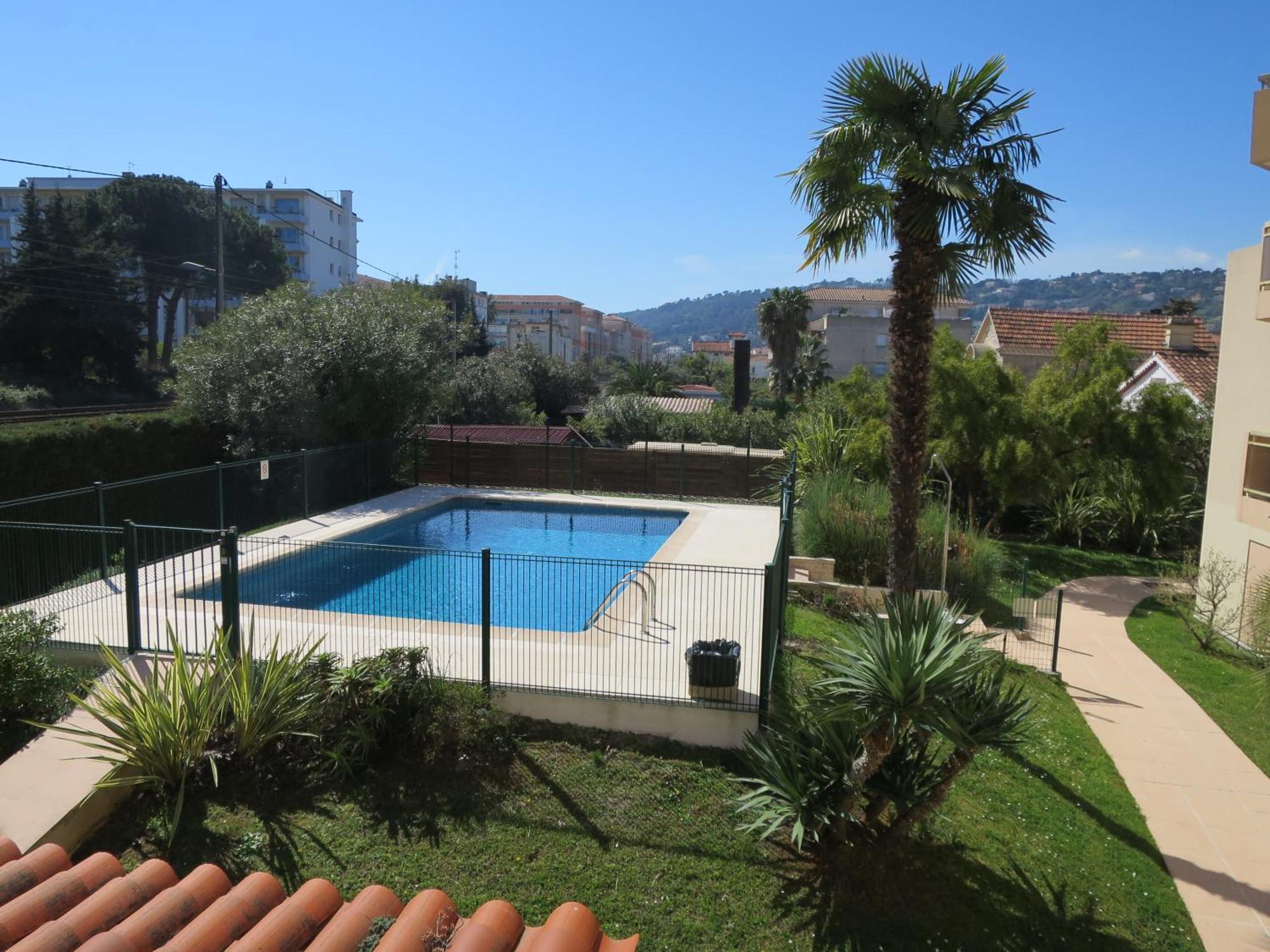 T2 Coquet Proche Plages, Port Et Centre Ville โกลเฟอ-จวน ภายนอก รูปภาพ